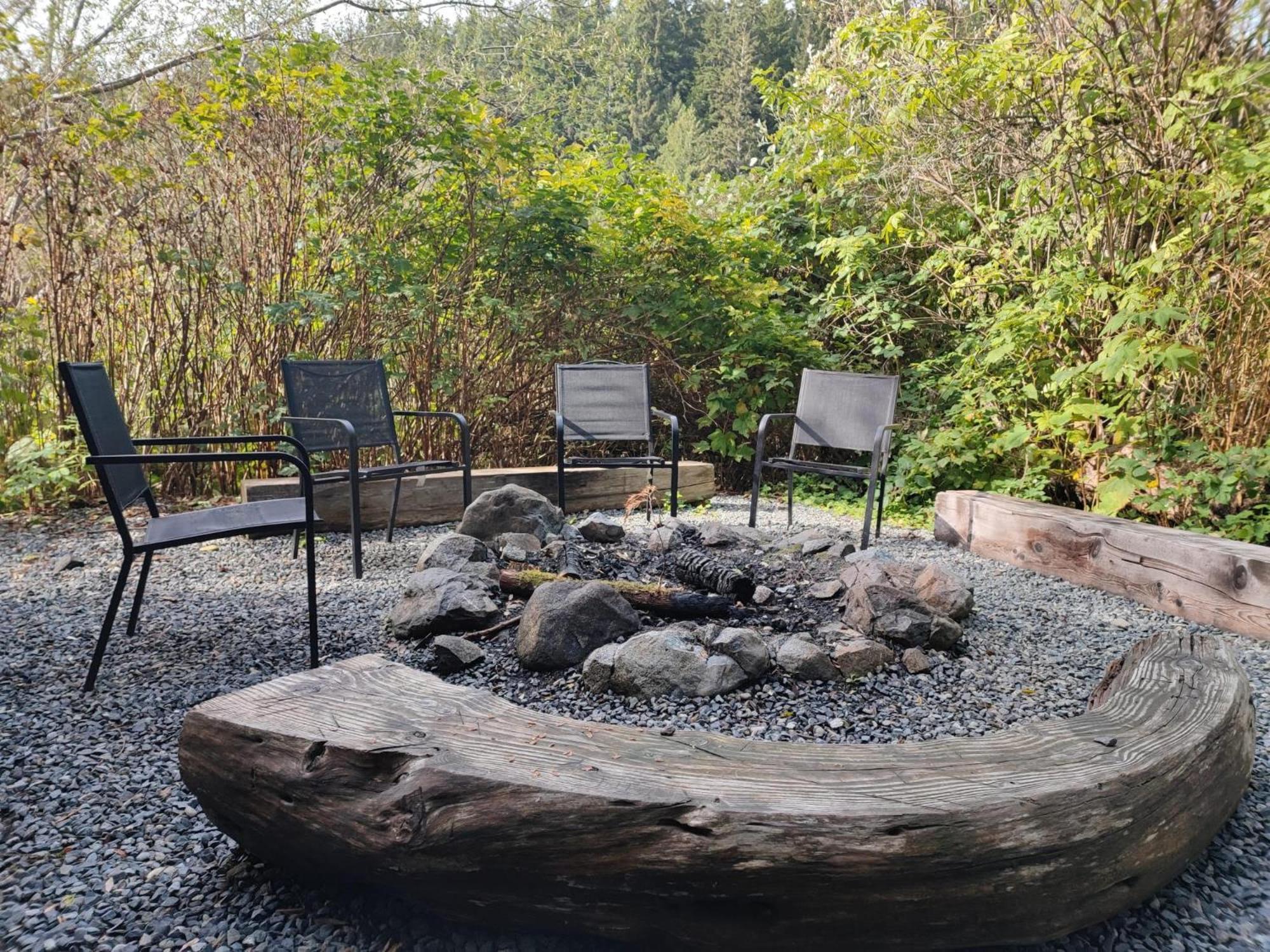 Wild Coast Wilderness Resort Port Renfrew Eksteriør bilde